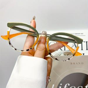 TEMU 남녀 모두에게 어울리는 트렌디한 고양이 눈 모양 안경. 고품질의 플레인 렌즈로 제작되어 데일리룩과 스타일리시한 스트리트 사진 촬영에 완벽합니다.