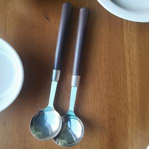 TEMU 스리스 스틸 원형 스푼, 월넛 모양 손잡이 - 내열성, 미끄럼 방지 그립, 서양 요리, 디저트 & 수프를 위한 우아한 주방 도구, 내구성 있는 구조, 스타일리시한 서빙 조각, 수프 스푼