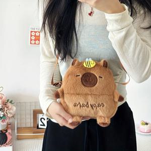 TEMU 여성용 귀여운 카피바라 플러시 백팩 - 소프트 인조 동물 프린트 파우치, 카피바라 얼굴 & 꼬리 참 장식, 가벼운 지퍼 클로저, 내구성 있는 폴리에스터 안감, 베이지/브라운 크로스바디 백, 직장 및 캐주얼 룩 (카피바라 애호가용)