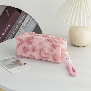 TEMU 귀여운 플러시 하트 필통 & 화장품 정리함 - 한국 스타일 지퍼 가방 태슬 장식 (핑크/화이트), 튼튼하고 부드러운 여행용, 크리스마스/할로윈 선물 (하트 패턴, 골든 팁)