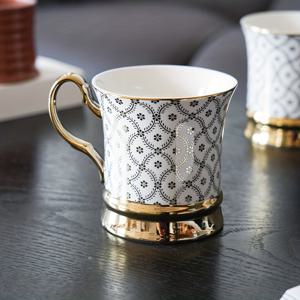 TEMU 골든 바인 블루밍 머그 - 우아한 플로럴 세라믹 커피 & 티컵, 덩굴 패턴, 식기세척기 사용 가능한 컵, 여성, 어머니, 선생님을 위한 선물 - 어버이날, 스승의날, 카푸치노, 핫 음료에 이상적인 스타일리시 티팟