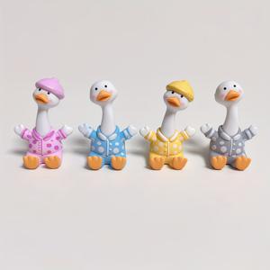 TEMU 4개 귀여운 장난꾸러기 오리 모형 수집품, 레진 공예, 입체 홈 데코, 방 책상 사무실 차량 대시보드 장식, 미니 조경 장식, 가드닝 분재 다육이 장식, 축제 분위기 장식, 사랑스러운 오리 새끼, 사무실 장식품,축제 장식,장난기 넘치는 디자인,내구성 있는 레진,미니어처 풍경,장식용 오리,수집가들,사무직 근로자