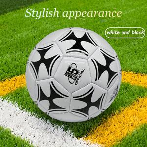 TEMU 성인 및 청소년을 위한 내구성 있는 PVC 훈련 게임 축구공 - 사이즈 5, 검정색과 흰색 별무늬 디자인, 오래 지속되는 기계 봉제 구조, 캐주얼 플레이와 스포츠 활동에 이상적, 성인 레크리에이션 축구 | 블랙 화이트 축구공 | 내마모성 공