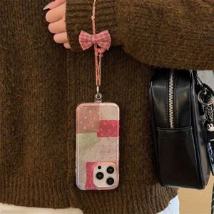 TEMU 핑크 체크 패치워크 폰 케이스, 꽃무늬 패턴과 리본 스트랩이 있는, 아이폰 모델 11부터 16 프로 맥스에 적합합니다.