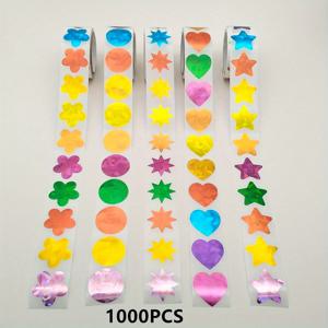 TEMU 1000개 (5롤 묶음) 홀로그래픽 스티커 롤 - 1인치 PVC 광택 점, 하트, 별, 꽃, 풍선, 기쁜 얼굴, 얼굴이 있는 하트, 번호 및 글자 모양 - 교실 보상, 파티 장식, 스크랩북, 선물 라벨용 무지개 빛깔의 홀로그래픽 효과 - 개별 포장된 롤로 오래 사용 가능 (잔여물 없음) - 교사용품