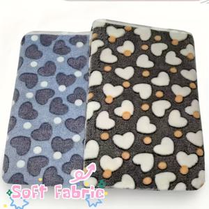 TEMU 2개 세트 펫 담요, 플란넬, 2색 혼합 패키지, 세탁기 사용 가능, 하트 패턴이 있는 편안하고 부드러운 고양이와 강아지 침구, 에어컨 매트