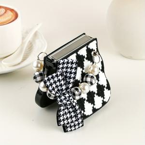 TEMU 갤럭시 Z 플립3 5G, 갤럭시 Z 플립4 5G, 갤럭시 Z 플립5 5G, 갤럭시 Z 플립6 5G용 블랙 앤 화이트 직조 패브릭 진주 리본 팔찌 접이식 폰 케이스