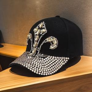 TEMU 여성용 조절 가능한 야구 모자, 금색 왕관과 플루르 드 리스 장식 - 통기성 있는 메쉬 백, 화이트, 핑크, 블랙, 레드 옵션, 캐주얼 또는 판타지 테마 의상, 판타지 액세서리 | 왕관 장식 모자 | 통기성 있는 메쉬 모자