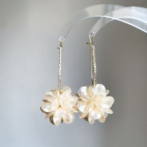 TEMU 보호 시크 대형 꽃 볼 클러스터 귀걸이, 합성 지르코니아 악센트 - 파티, 나이트클럽 및 캐주얼 의상에 다용도, 구리 포스트, 아크릴 & 합성 큐빅 지르코니아, 파티 액세서리|보호 시크 스타일|아크릴 귀걸이|귀걸이