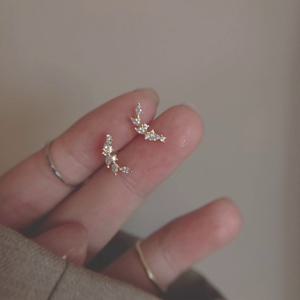 TEMU 레트로 럭셔리 귀걸이 한 쌍, 좌우 합성 지르코니아 밀 이삭 세팅으로 우아하고 고급스러운 여성의 매력을 뽐내며, 사계절 내내 활용 가능한 졸업 시즌 친구, 동창, 선생님을 위한 선물, 데일리 웨어 귀걸이,빈티지 귀걸이,정교한 장인 정신,트렌디한 귀걸이,패션 애호가