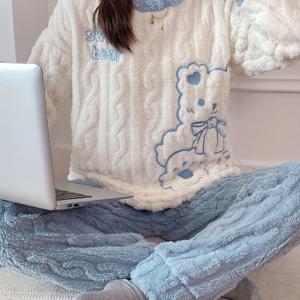 TEMU 성인용 귀여운 곰 자수 폴리에스테르 잠옷 세트 2개, 겨울 긴팔 크루넥 니트 원단 라운지웨어, 나비 넥타이 디테일, 벨트 없는 풀오버 상의 및 긴 바지