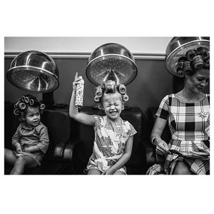 TEMU 1개 빈티지 헤어 살롱 캔버스 프린트, 12x18인치 - 액자 없는 레트로 흑백 벽 예술, 컬러에 즐거운 젊은이들이 등장, 미용실 및 향수적인 홈 데코에 이상적, 방 장식에 완벽