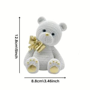 TEMU 보와 비즈가 달린 귀여운 흰색 곰돌이 조각상. 사랑이 가득 담겨 있으며 발렌타인데이, 크리스마스, 부활절 선물로 완벽하며 휴일 및 홈 데코를 위한 훌륭한 장식품이 됩니다.