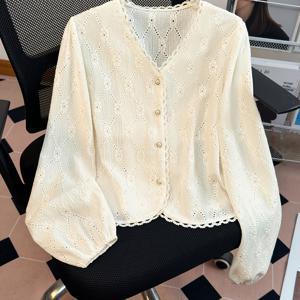 TEMU 여성용 우아한 레이스 트림 V넥 긴팔 블라우스 - & 대비되는 레이스 소매, H라인 실루엣, 세탁기 사용 가능한 단색 탑, 캐주얼 & 포멀 의상 모두 가능한 올 시즌 활용도 높은 셔츠, 여성 블라우스