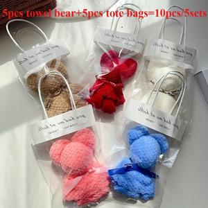 TEMU 10개/5세트 곰돌이 수건 선물 세트 - 손잡이 달린 투명 가방, 부드러운 손수건, 곰돌이 모양, 크리스마스 & 파티 답례품 팩, 랜덤 색상, 대량 선물 아이템 | 재미있는 디자인 | 튼튼한 원단, 대량 포장