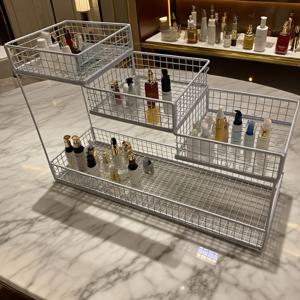 TEMU 투명 선반 포함 멀티 티어 화장품 정리대 - 튼튼한 스테인리스 스틸 화장대 수납 선반, 공간 절약형 욕실 정리함, 안정적인 베이스, 여성용 컴팩트 메이크업 데스크, 사무실, 기숙사용 - 우아한 화이트 마감, 조립 불필요, 세련된 디자인, 고품질 마감, 직장인, 기숙사 필수품, 디자인, 내구성 있는 구조, 홈 오거나이저|욕실선반|책상|화장품정리함