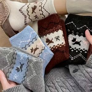 TEMU 여성용 가을/겨울 신상 귀여운 강아지 캐릭터 레트로 페어 아일 스타일 한일 인스 따뜻하고 편안한 미드 캐프 양말 5켤레 세트