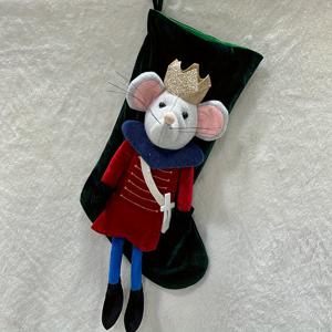TEMU 마우스 킹 크리스마스 스타킹 스터퍼 - 플러시 같은 왕관을 쓴 마우스와 빨간 옷, 흰색 양말, 초록 커프 - 부드러운 크리스마스 트리, 유아용 침대, 문 장식용 매달기 장식 - 휴일 장식