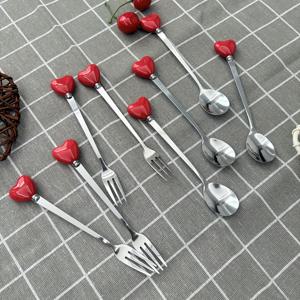 TEMU 8pcs 하트 모양 세라믹 핸들 스테인레스 스틸 디저트 스푼, 컬러풀 하트 핸들 디자인, 커피 및 음료 저어기, 및 과일, 디저트 스푼, 커피 스푼 및 과일 포크, 가정, 레스토랑, 주방, 일상 식사, 생일 파티 및 휴일 모임에 적합