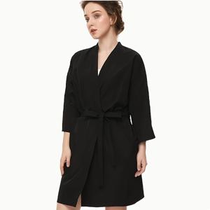 TEMU 가벼운 헤어 살롱 및 바버샵 케이프 - 튼튼하고 편안하며 세련된 블랙 폴리에스터 커팅 가운, 조절 가능한 허리 타이가 장착되어 살롱 및 살롱 사용에 이상적, 살롱 착용|슬기로운 블랙 케이프|폴리에스터 소재