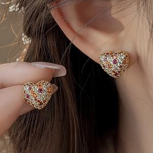 TEMU READKISS 럭셔리 우아한 하트 모양 스터드 귀걸이 - KC 골드 도금 레드 & 클리어 합성 지르코니아 인레이, 발렌타인데이 및 선생님 감사 선물, 데일리 웨어와 포멀 이벤트에 어울리는 다용도 액세서리, 로맨틱하고 세련된 스타일, 반짝이는 장식