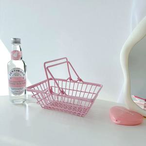 TEMU 금속 보관 바구니 - 오픈웨이브 정리함, 기숙사/사무실/가정용 - 내구성 강한 철제 구조, 공간 절약형 데스크 오거나이저 - 핑크, 베이지, 화이트, 그레이 컬러의 장식 선반 - 다목적 수납 솔루션, 걸이형 정리함, 디자인 손잡이, 튼튼한 오펜워크 디자인, 대학생 필수품, 견고한 제작