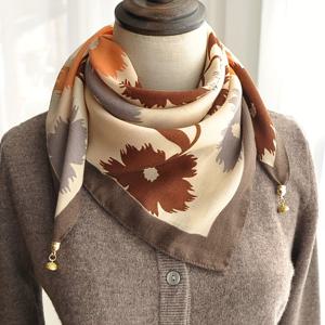 TEMU 1개 우아한 단풍잎 스카프 - 골든톤 자석 클라스프가 있는 통기성 폴리에스터 목도리, 야외 및 정장용 내구성 있는 원단, 캐주얼 또는 공식 행사용 스타일리시 액세서리, 정장 액세서리 | 우아한 넥웨어 | 다용도 스타일링, 독특한 스카프, 야외용 넥웨어, 할로윈/어머니의 날/야외 사용/사무실 사용을 위한 스카프