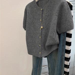 TEMU 여성용 우아한 가디건 - 메탈릭 버튼이 달린 시크한 스웨터, 라운드 넥 블라우스 (베이지, 그레이, 블랙, 화이트, 브라운) - 일상 및 정장용 가벼운 봄/여름 상의, 사무실, 파티, 캐주얼 웨어, 세련된 스타일, 내구성 있는 니트웨어, 통기성 소재, 패션 애호가를 위한 카디건, 여성용 재킷, 고품질 여성용 가디건|여름블라우스