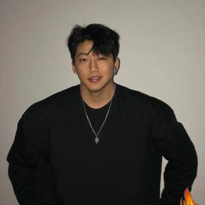 TEMU 남성 가을/겨울 스타일리시 일본 프린트 플리스 라운드넥 스웨트셔츠, 다용도 스포티 캐주얼 스타일, 루즈 드롭 숄더, 와이드 풀오버 라운드넥 스웨트셔츠.