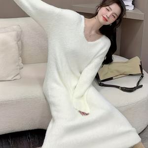 TEMU 신상 가을/겨울 컬렉션: 게으른 스타일의 V넥 미디 기장 홈웨어 드레스 & 로브 (인조 밍크 소재). 루즈하고 캐주얼한 디자인의 무릎 길이 플러시 라운지웨어 여성용, 잠옷 로브 & 나이트가운 포함.