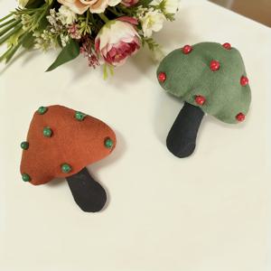 TEMU 2팩 수제 트리 브로치 핀 - 녹색 & 빨간색 비즈 버섯 어플리케와 검정 & 흰색 나무줄기, 모자, 스카프, 재킷용 - 여성 의류 액세서리 선물 (깃털 없음)