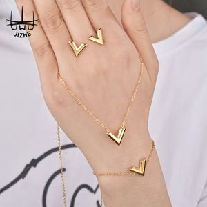 TEMU 여성을 위한 4pcs 실버 스테인리스 스틸 레터 V 펜던트 목걸이 및 귀걸이 팔찌 세트, 심플한 파티 및 볼 장식 주얼리 세트, 우아함의 감각