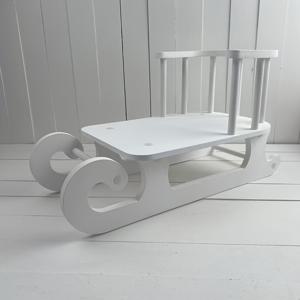 TEMU 빨강 & 흰색 크리스마스 썰매 바구니 사진 소품 - 내구성이 뛰어난 나무 사진 배경, 눈이 내리는 장면, 축제 선물 아이디어, 가족 사진 & 파티 장식에 이상적, 파티 & 테마 촬영에 완벽, 크리스마스 장식