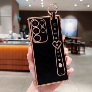TEMU 폰케이스: 다섯 가지 컬러 솔리드 컬러 + 전기도금 + 하트 손목 스트랩 폰케이스, 갤럭시 S22, 갤럭시 S22 플러스, 갤럭시 S22 울트라, 갤럭시 S23, 갤럭시 S23 플러스, 갤럭시 S23 울트라, 갤럭시 S24, 갤럭시 S24 플러스, 갤럭시 S24 울트라용 풀 커버리지 보호 케이스, 크리에이티브 니치 폰케이스|핸드폰스트랩|S22케이스