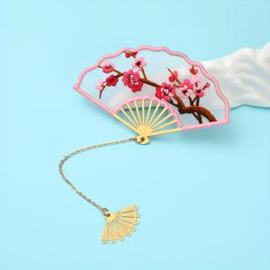 TEMU 책갈피에 핸드 스티치 핑크 및 마젠타 꽃이 있는 갈색 가지가 있는 성인용 십자수 키트입니다. 이 자수 재료 세트는 초보자에게 완벽하며 패턴과 설명서, 후프, 실, 바늘과 함께 제공됩니다.