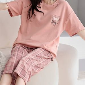 TEMU 여성용 잠옷 세트 - 소프트 핑크 & 하트 프린트 반팔 티셔츠 & 카프리 팬츠, 편안한 핏 여름 잠옷, 세탁기 사용 가능 혼방, 성인용 캐주얼 라운지 웨어, 여성용 잠옷, 잠옷, 발랄한 디자인, 편안한 잠옷|여름잠옷