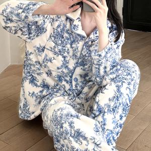 TEMU 여성용 2피스 겨울 파자마 세트 - 두꺼운 따뜻한 블루 & 화이트 중국풍 플로럴 프린트 플란넬 느낌 잠옷, 오버사이즈 버튼 프론트 가운 & 팬츠, 부드럽고 포근한 2피스 파자마 (세탁기 사용 가능)|잠옷|파자마