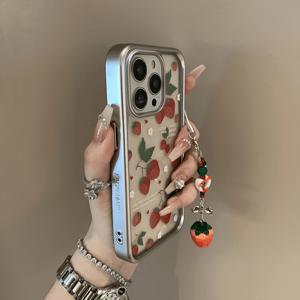 TEMU 폰 케이스: 패션 딸기 잎 폰 케이스, 창의적인 베리 펜던트 디자인, 스타일리시하고 내구성 있는 보호 커버, 애플 아이폰 17/16/XR/11/12/13/14/15 플러스 프로 맥스 및 기타 모델용 - 지문 방지 및 먼지 방지, 생일 선물, 남자친구 남편 아내 친구를 위한 완벽한 선물~ 전기도금 클리어 쉘-밝은 실버리 잎 707SC+G01 딸기 끈