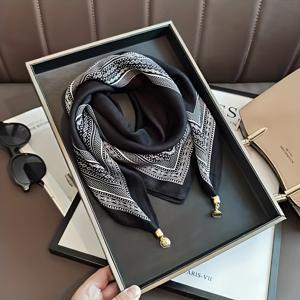 TEMU 여성용 우아한 블랙 & 화이트 체크 스카프, 골드 톤 마그네틱 클로저 - 가벼운 100% 사계절용 스퀘어 스카프, 통기성 및 장식, 패션을 중시하는 여성, 스타일리시한 랩, 내구성 있는 소재, 세련된 스타일