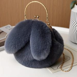 TEMU 여성용 푹신한 인조 모피 클러치 지갑 - 소프트 핑크 핸드백, 골드 톤 하드웨어, 체인 스트랩, 스냅 클로저 - 여성용 우아한 데일리 & 특별한 날 가방, 크리스마스, 발렌타인데이, 할로윈 완벽한 선물 - 접히지 않는 고급 클러치