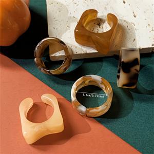 TEMU 905- [패션 5피스 반지 세트] 레진 반지 5피스 세트 (반지 사이즈 0.1Cm로 다릅니다). 반지 패턴은 손으로 염색되어 각기 다른 독특한 스타일입니다. 염색 과정으로 인해 각 배치당 약간의 색상 차이가 있을 수 있으며 이는 정상적입니다. 11-1