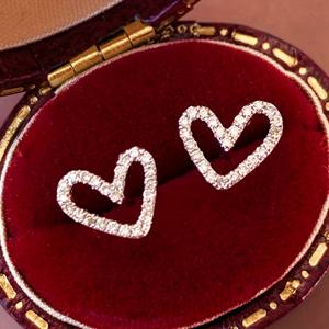 TEMU 아름다운 작은 하트 모양 스터드 귀걸이 구리 장신구 작은 지르코니아 장식 우아한 레저 스타일 여성 데이트 선물