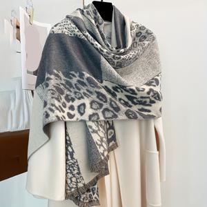 TEMU 여성용 프린트 스카프 1개 - 대형, 부드럽고 통기성이 좋은 두꺼운 쇼울, 가을과 겨울에 적합한 다용도 패션 액세서리, 갈색과 베이지 패치워크 디자인, 야외 여행 및 겨울 패션 액세서리에 완벽함 | 스타일리시한 샤울 | 소프트 텍스처