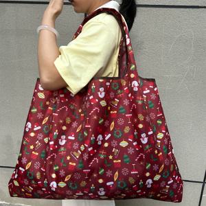 TEMU 대용량 크리스마스 테마 접이식 쇼핑 토트백 - 가벼운 무게, 고품질, 휴일 디자인의 휴대용 어깨가방 (눈사람, 사탕 지팡이, 선물 상자 포함), 일상 사용을 위한 크리스마스 캐리올 | 기능적 디자인, 크리스마스 선물 가방