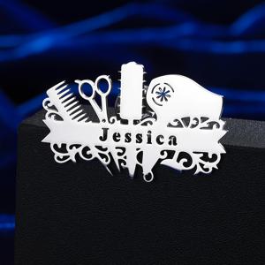 TEMU 맞춤형 헤어디자이너 사인 브로치 - 가위, 빗 & 스타일링 도구 디자인의 스테인리스 스틸 살롱 핀 - 독특한 선물, 모던 아트 스타일, 남녀 공용 헤어 전문가에게 완벽한 헤어 액세서리