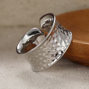 TEMU 여성용 핸드메이드 해머링 오픈 링 - 조절 가능한 와이드 엣지 디자인, 우아하고 빈티지 스타일의 화이트 골드 도금 주얼리, 일상 및 파티 착용용, 크리스마스 선물 아이디어, 캐주얼 시크 링, 수공예 링