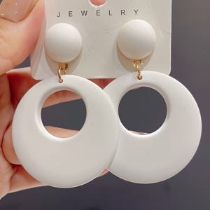 TEMU 핑크 매트 오버사이즈 후프 귀걸이 - 여성용 가벼운 홀로우 디자인, 데일리 & 파티 & 뮤직 페스티벌에 완벽한 연중 주얼리, 큐트 액세서리, 트렌디한 휴대용 귀걸이, 내구성 좋은 후프, 세련된 컬렉터용