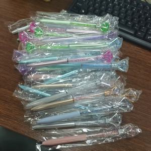 TEMU 10개 파스텔 볼펜 글리터 장식 - 중간 팁 빠른 건조 블랙 잉크, 사무실용 경량 리트랙터블 펜, 여성, 신부 들러리, 동료를 위한 선물 (부활절, 크리스마스), 결혼식 파티 용품