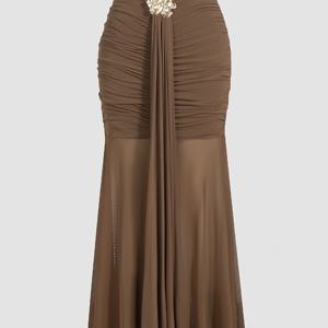 TEMU 우아한 하이웨이스트 메쉬 플리츠 스커트, 메탈 플로럴 장식과 인어 꼬리 밑단이 특징인 여성용 미디 길이 스커트. 크리스마스, 새해, 스트리트웨어, 저녁 파티, 연회에 완벽한 피트감과 몸매를 돋보이게 하는 디자인. 데일리 캐주얼 웨어로 이상적이며, 출퇴근용으로도 다재다능하고 여성들에게 패셔너블한 선택