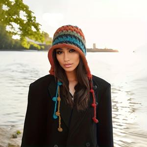 TEMU 여성용 손으로 짜인 줄무늬 비니 & 버튼 디테일, 탄력 있는 귀마개 - 야외 활동용 부드러운 스트레치 겨울 모자, 세탁기 사용 가능, 포근한 머리띠, 컬러풀 폼폼